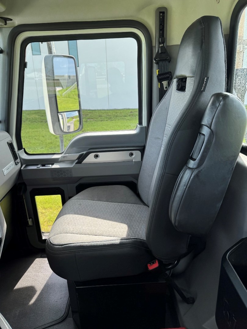 2022 MACK AN64T - USED TRUCKS DAY CAB - image 17